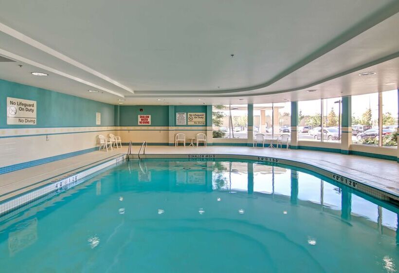 هتل Hampton Inn By Hilton Toronto Airport Corporate Centre