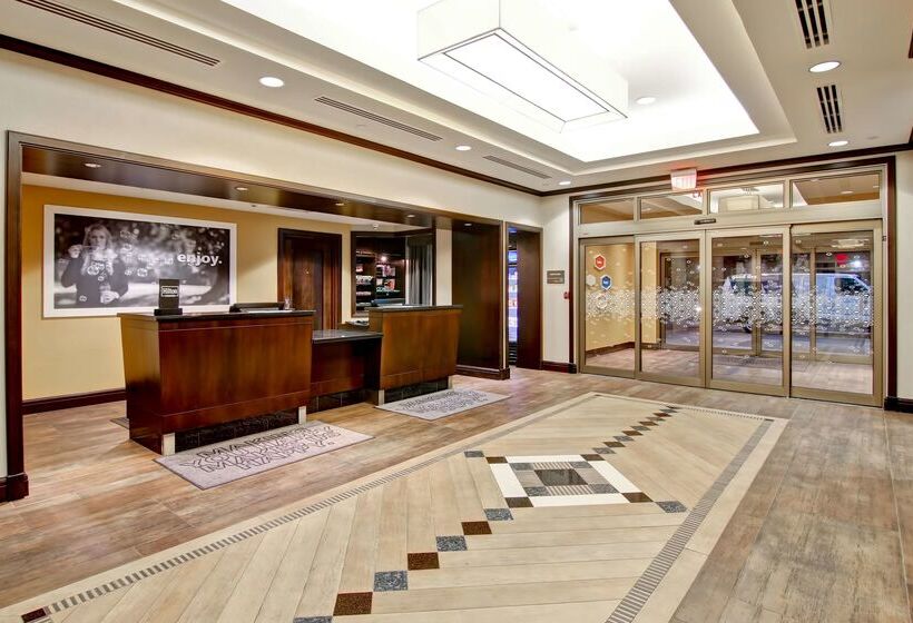 هتل Hampton Inn By Hilton Toronto Airport Corporate Centre