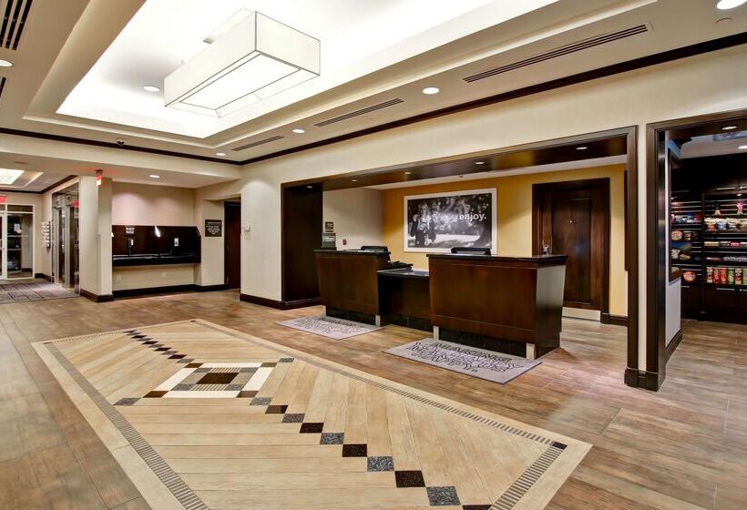 هتل Hampton Inn By Hilton Toronto Airport Corporate Centre
