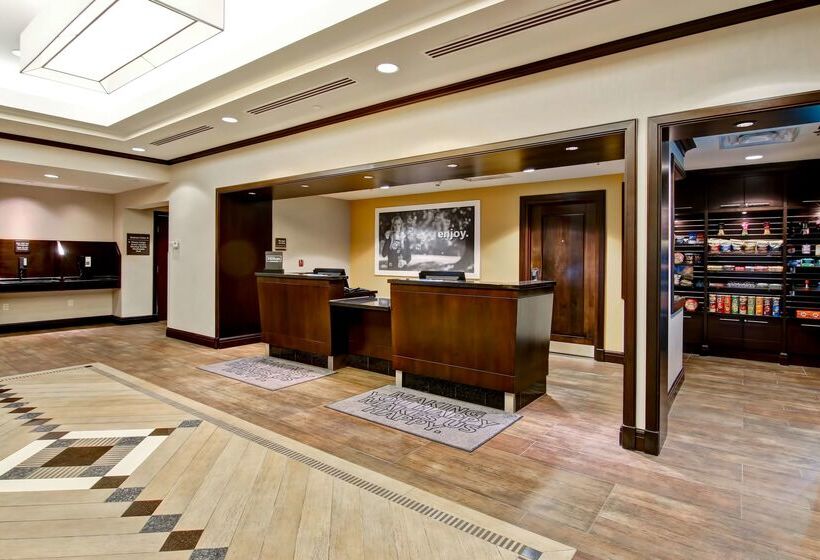 هتل Hampton Inn By Hilton Toronto Airport Corporate Centre