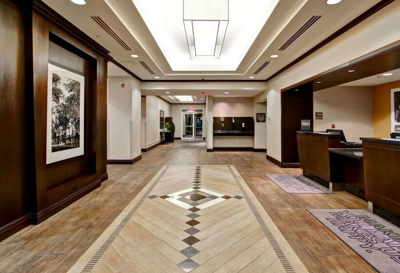 هتل Hampton Inn By Hilton Toronto Airport Corporate Centre