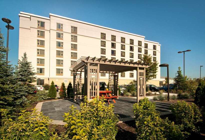 هتل Hampton Inn By Hilton Toronto Airport Corporate Centre