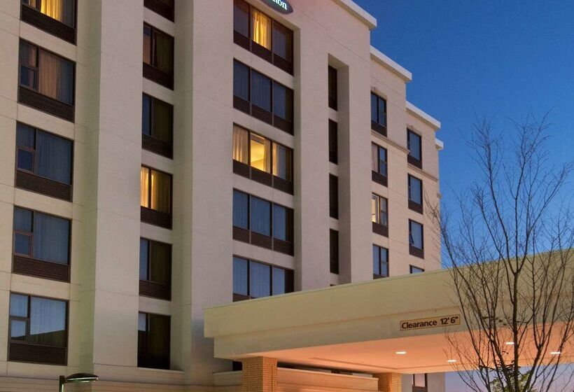 هتل Hampton Inn By Hilton Toronto Airport Corporate Centre