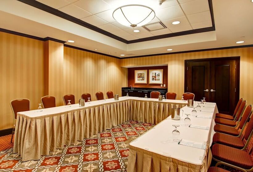 هتل Hampton Inn By Hilton Toronto Airport Corporate Centre