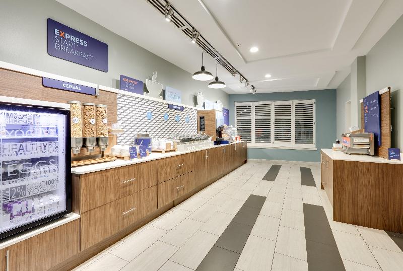 Holiday Inn Express Hotel & Suites Dublin, An Ihg