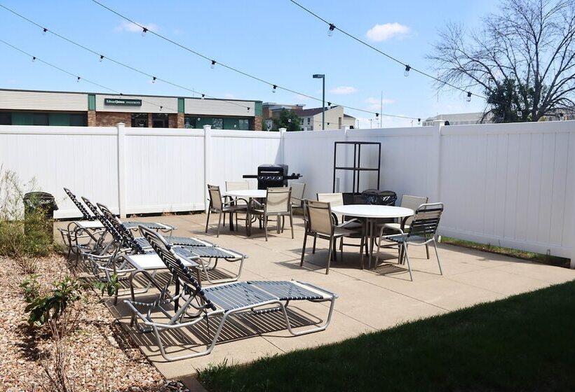 هتل Holiday Inn Express Cedar Rapids   Collins Road, An Ihg