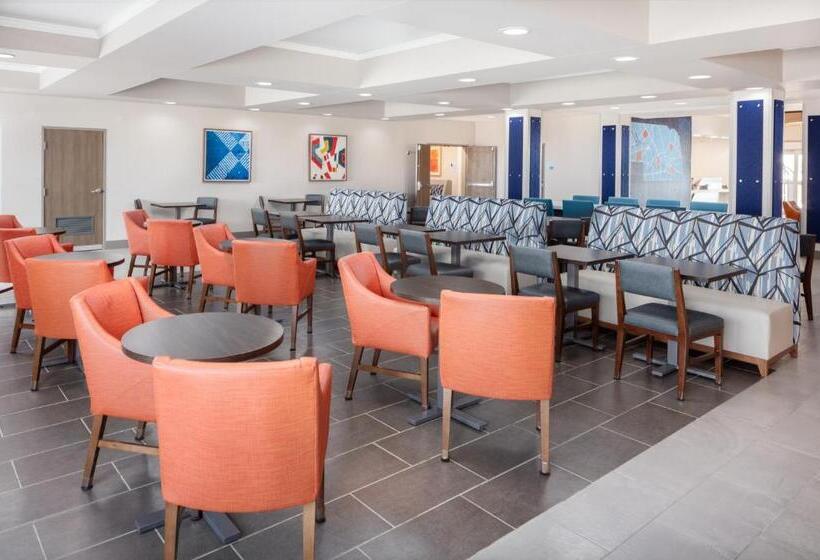هتل Holiday Inn Express Kearney, An Ihg