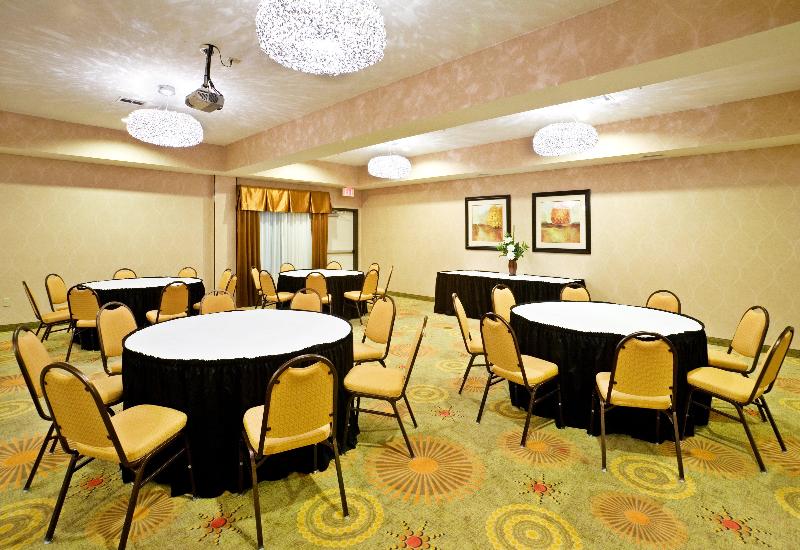 هتل Holiday Inn Express & Suites Dallas East   Fair Park, An Ihg