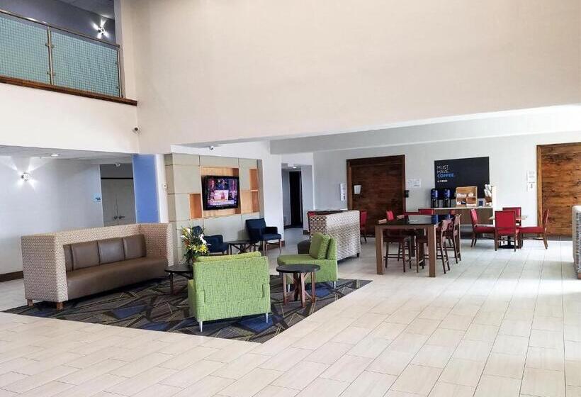 هتل Holiday Inn Express & Suites Dallas East   Fair Park, An Ihg