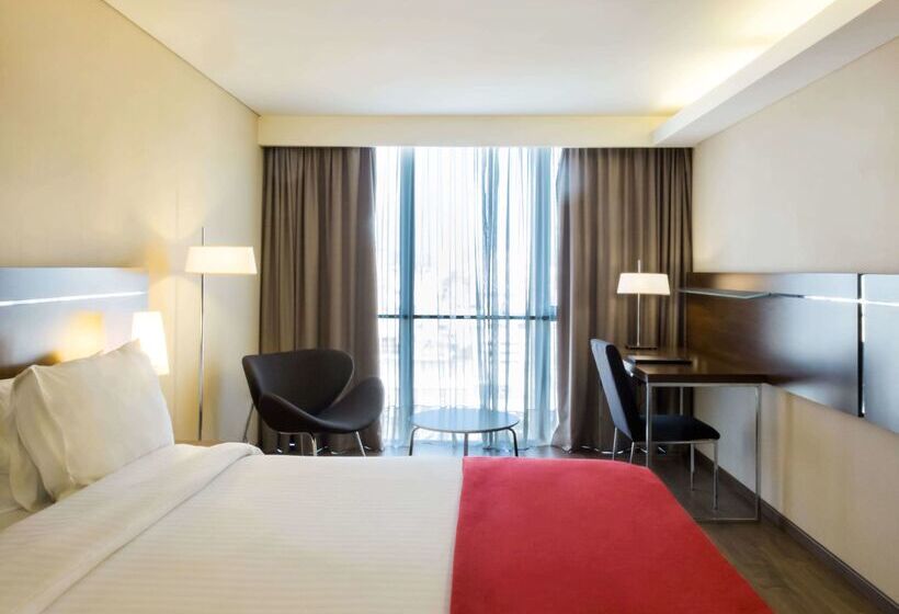 Howard Johnson La Cañada Hotel & Suites