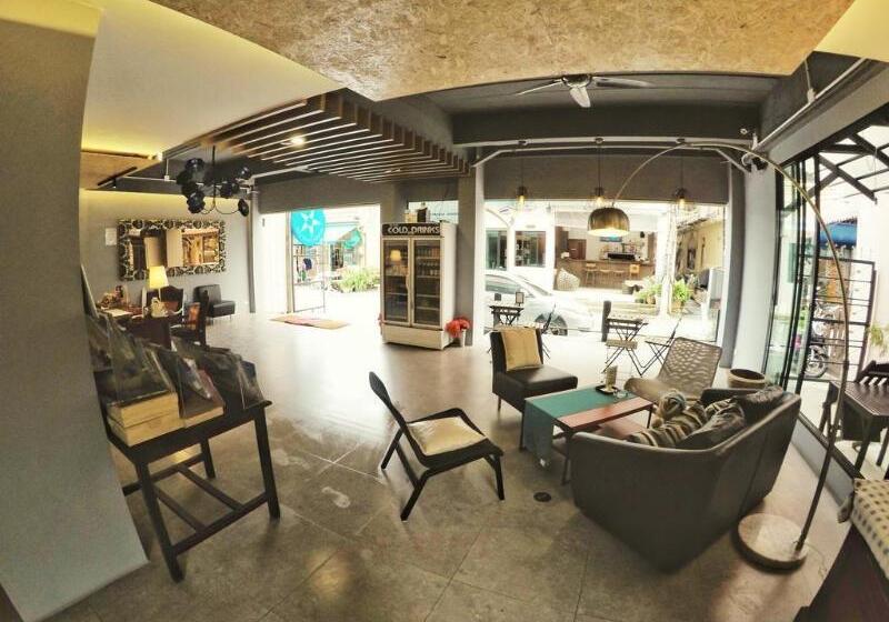 Sea Front Home Hotel   Patong Beach