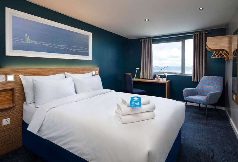 هتل Travelodge London Ealing