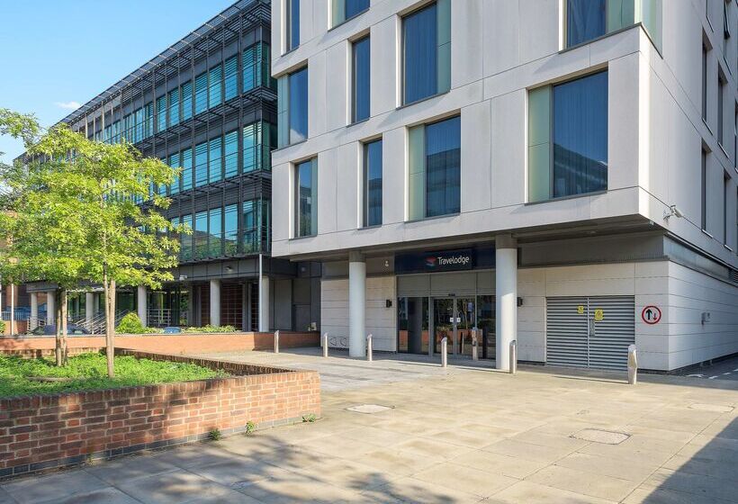 هتل Travelodge London Ealing