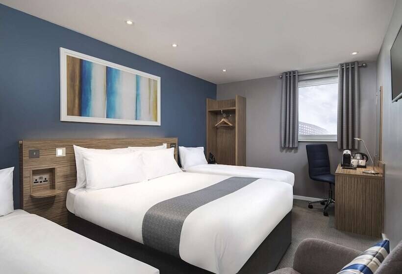 هتل Travelodge London Ealing