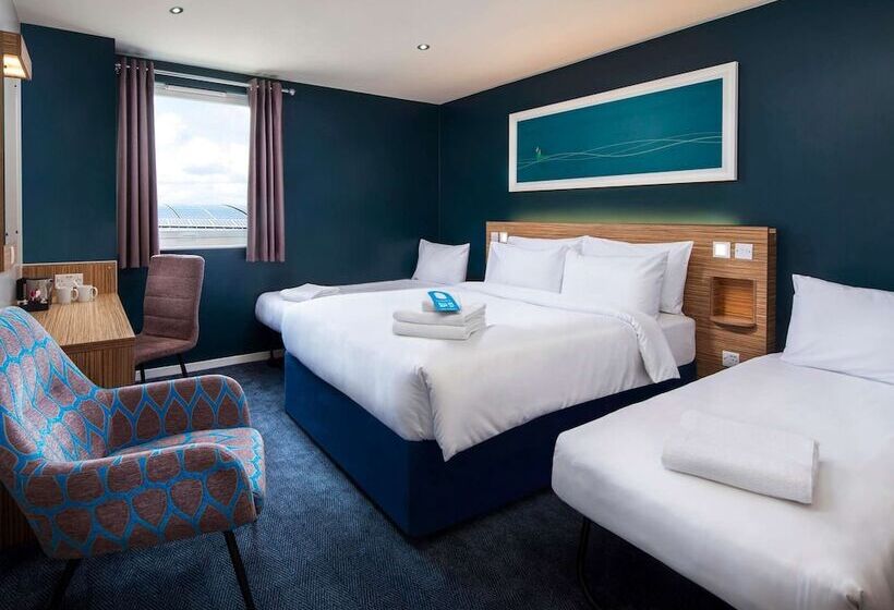 هتل Travelodge London Ealing