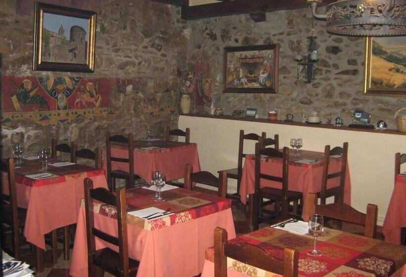 مُتل Hostal Ruso Sc