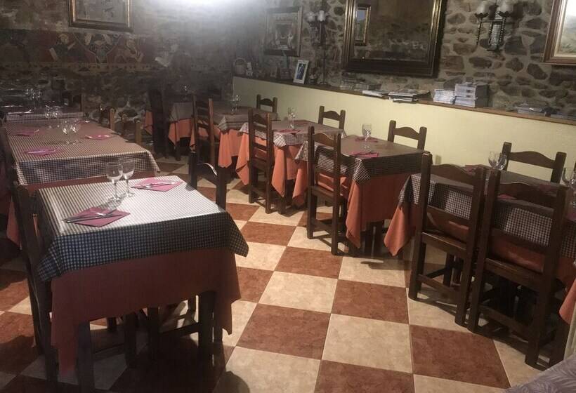 مُتل Hostal Ruso Sc