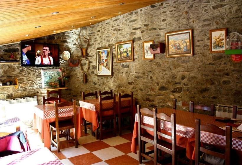مُتل Hostal Ruso Sc