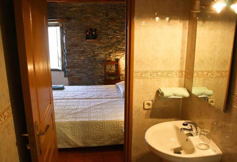 مُتل Hostal Ruso Sc