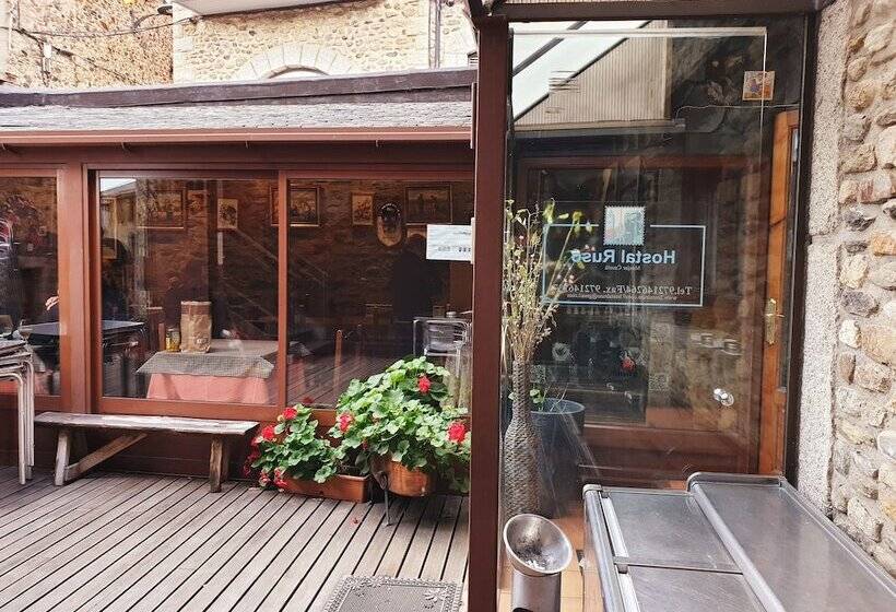 مُتل Hostal Ruso Sc