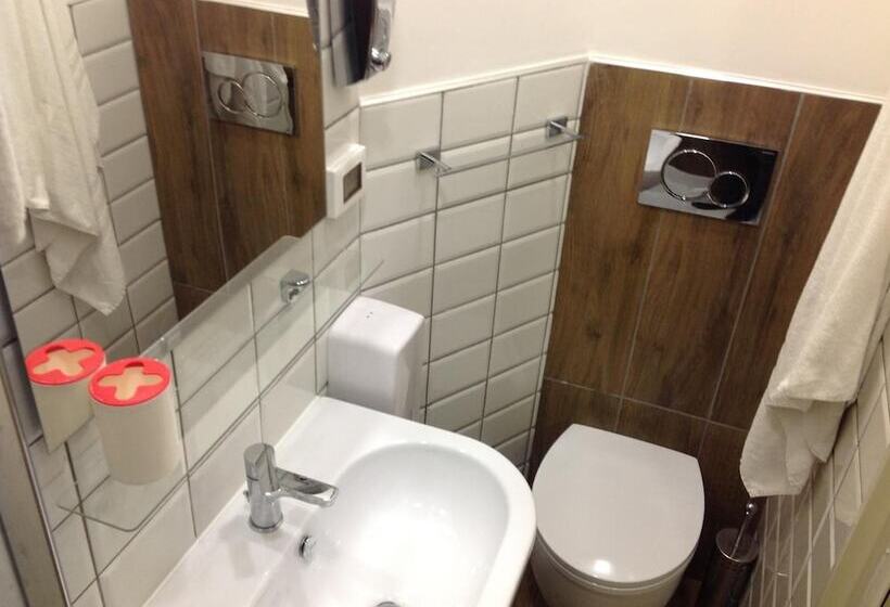 Youth Station Hostel