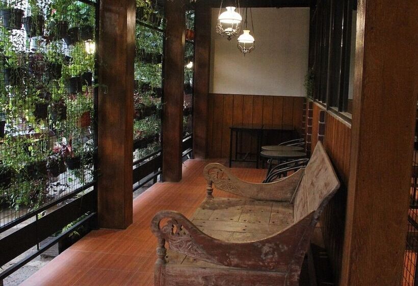 هتل Bamboe Inn 2 Homestay