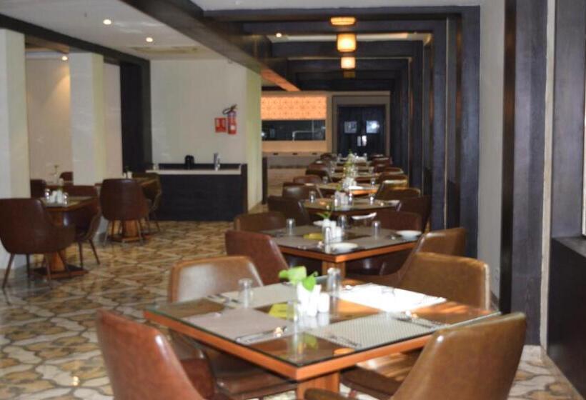 리조트 Sea Breeze Sarovar Portico Varca Goa