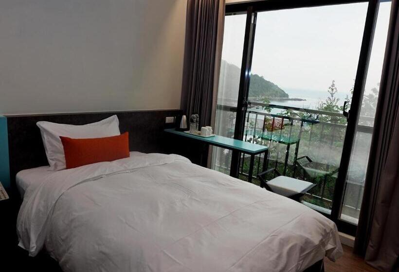 هاستل God’s Queen Esther