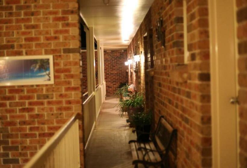 فندق All Settlers Motor Inn Parkes