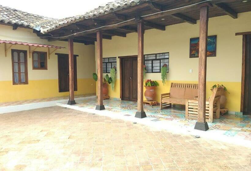 هتل De Las Flores