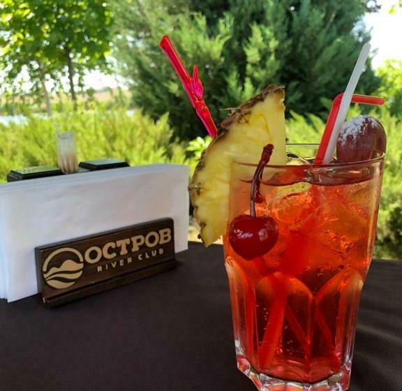 בית מלון כפרי Ostrov River Club