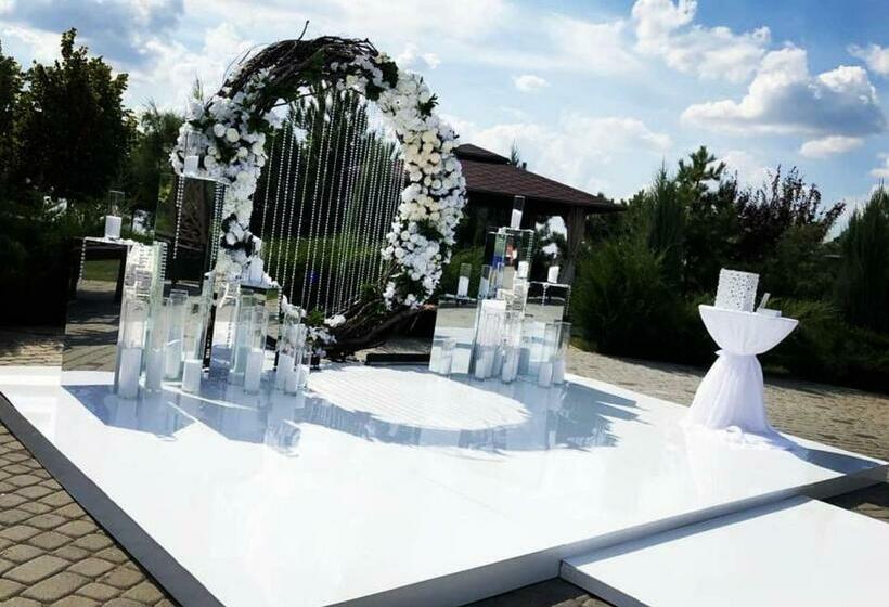 בית מלון כפרי Ostrov River Club