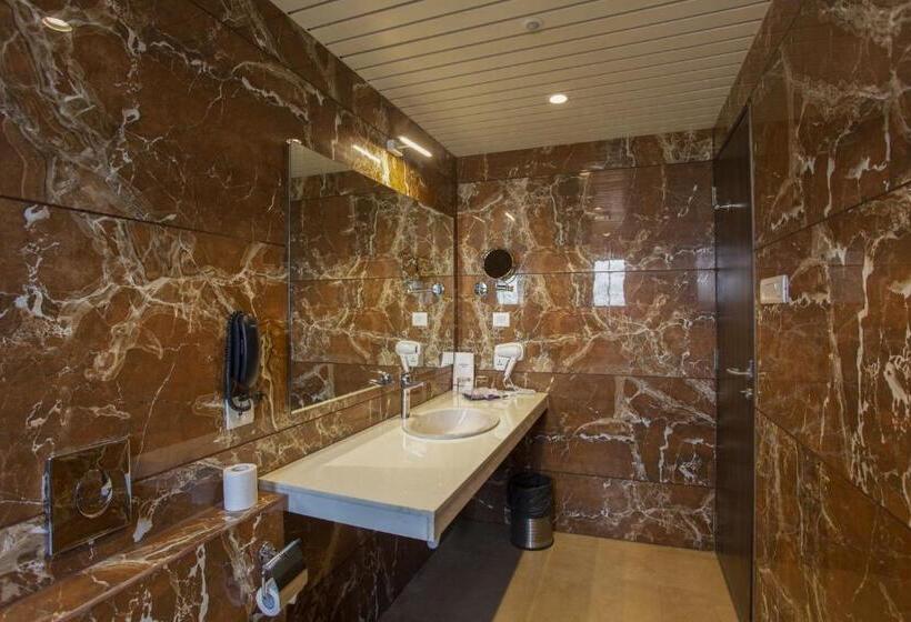 Hotelli Sarovar Portico Somnath