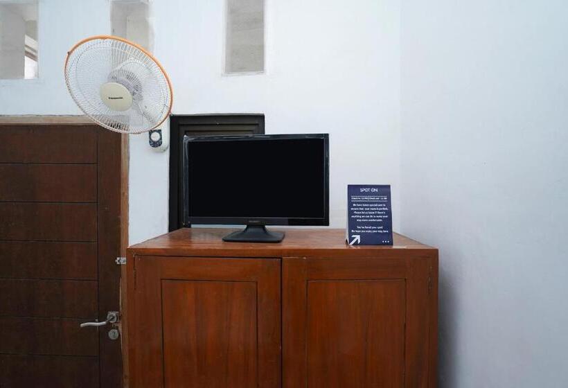 בית מלון כפרי Spot On 2479 Berkah Residence Syariah