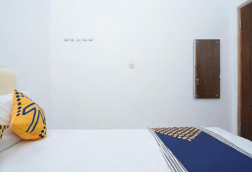 בית מלון כפרי Spot On 2479 Berkah Residence Syariah