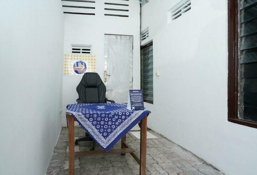 בית מלון כפרי Spot On 2479 Berkah Residence Syariah
