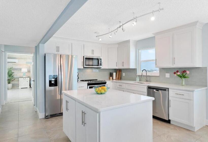 Paradise Beach Club   Oceanfront And Penthouse
