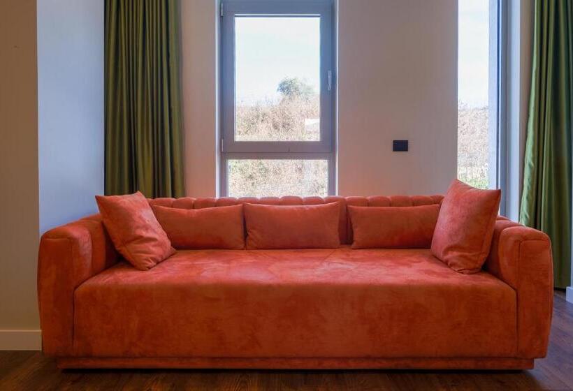 فندق Royal East Resort