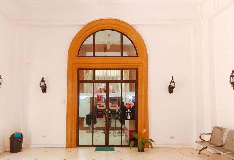 هتل Reddoorz Plus @ Castle Chateau Iloilo