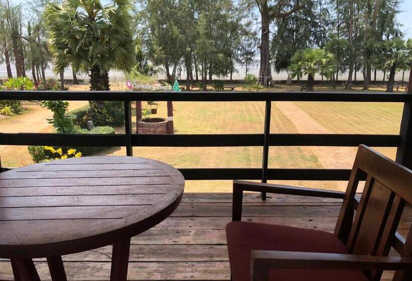 هتل The Chevalley Beach Resort