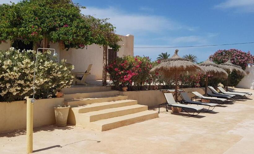 مبيت وإفطار Menzel Caja