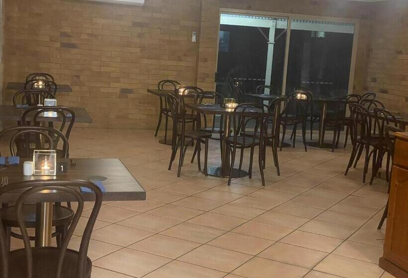 모텔 Country Comfort Gin Gin Wild Scotsman Motor Inn Qld