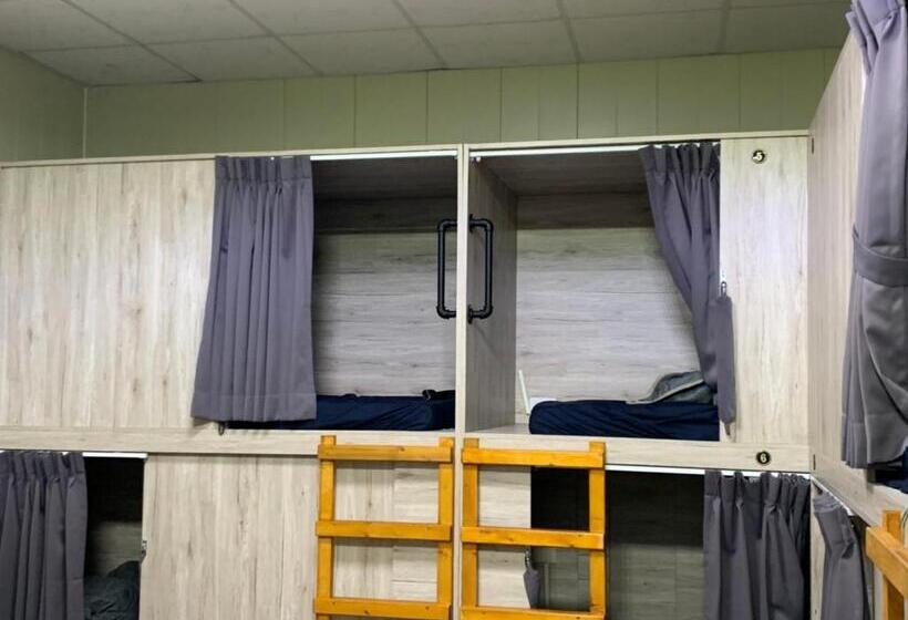 هتل کپسول Just Wild Dive Center  Green Island