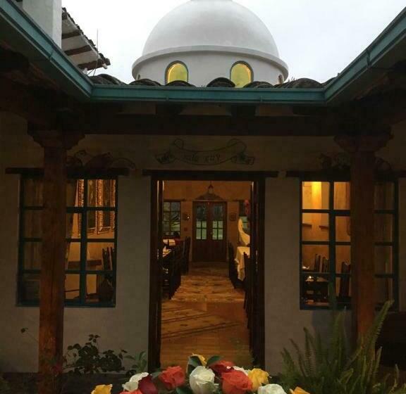 هاستل Las Palmeras Inn