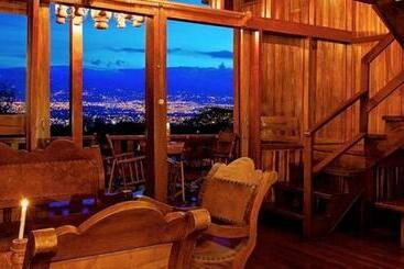 هتل Costa Verde Inn