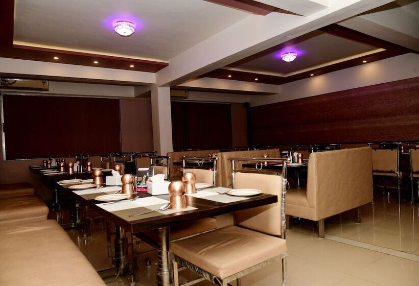 فندق Monarch Center Point Near Dahanu Beach, Bordi