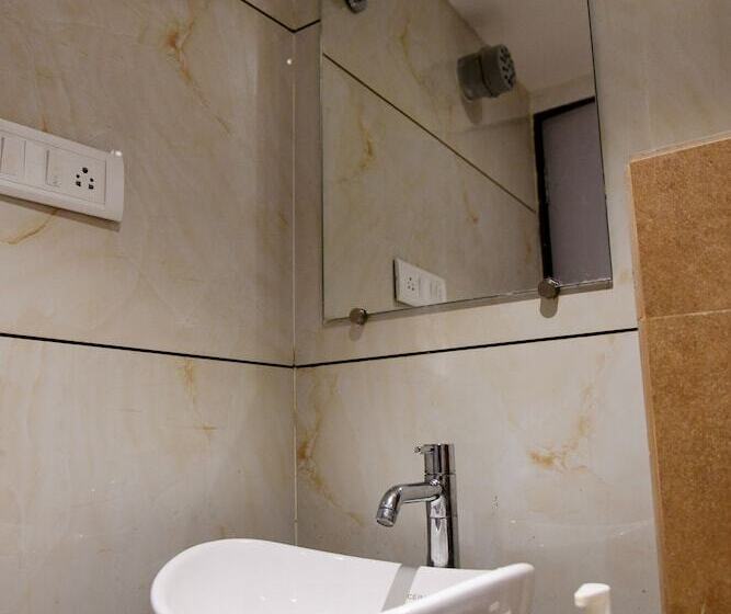 فندق Monarch Center Point Near Dahanu Beach, Bordi
