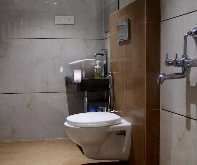 فندق Monarch Center Point Near Dahanu Beach, Bordi