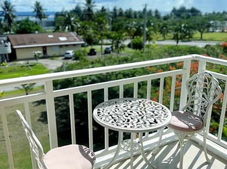 בית מלון כפרי Tinian Diamond