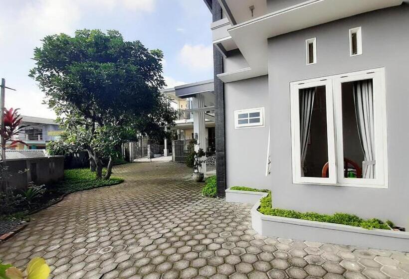 Отель Villa Monesa Tretes